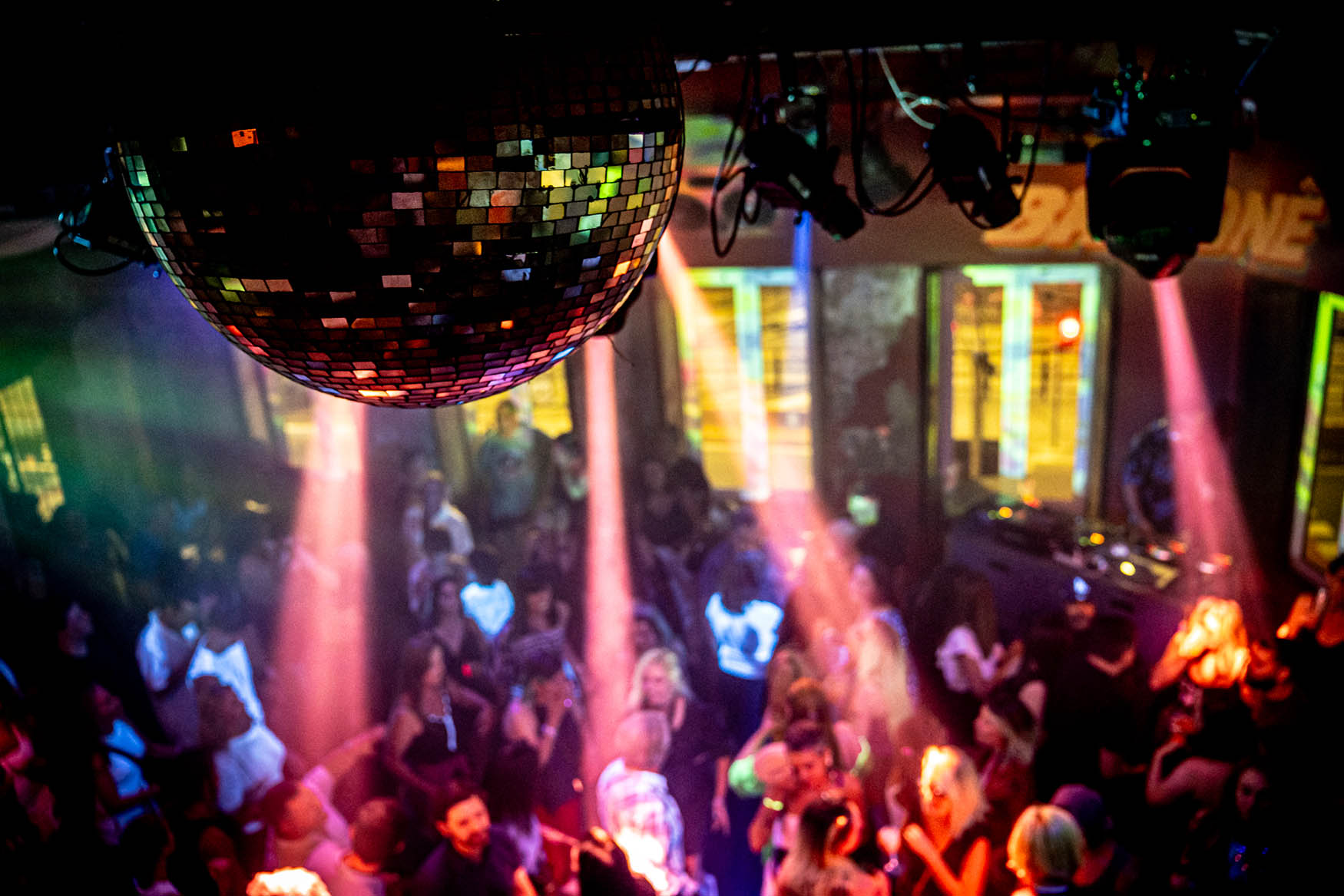 Balonê * A Festa VERY 80s! Festa Anos 80 e 90 06/12/2025